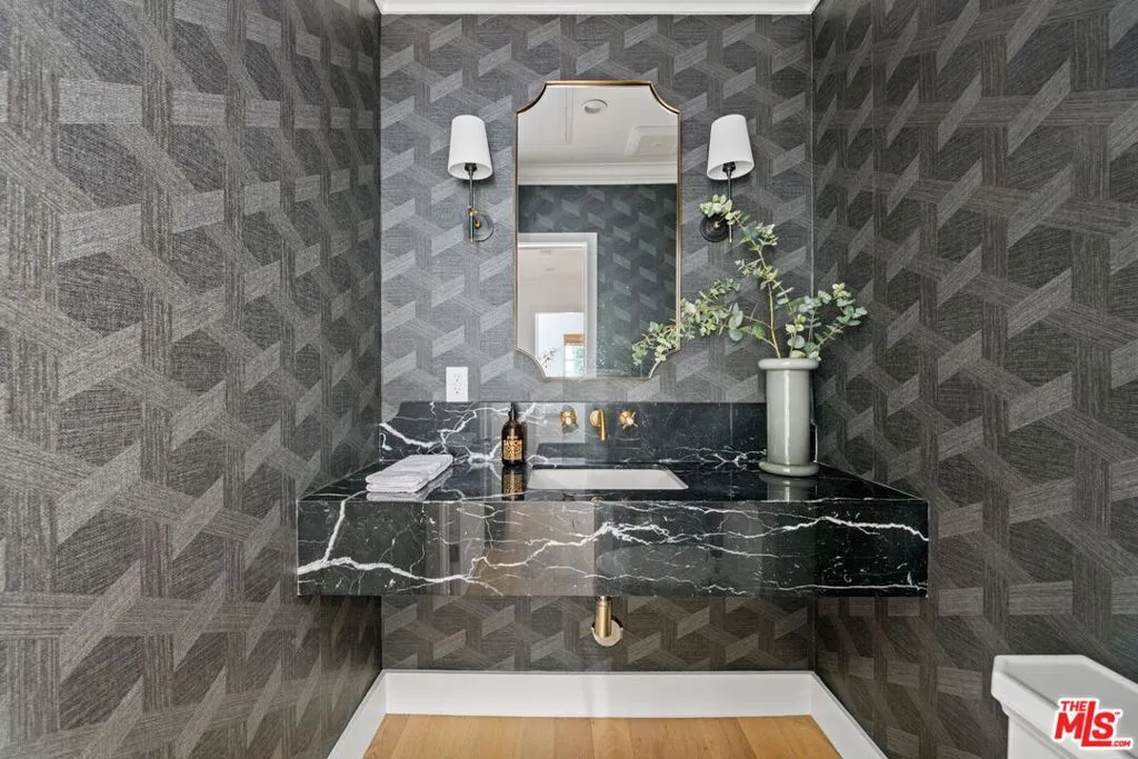 Los Angeles, California 90049, United States, 4 Bedrooms Bedrooms, ,4 BathroomsBathrooms,Residential,Active,241846