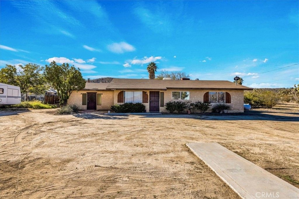 Photo of 57613 Onaga Trl, Yucca Valley, CA 92284 (MLS # JT25245647)