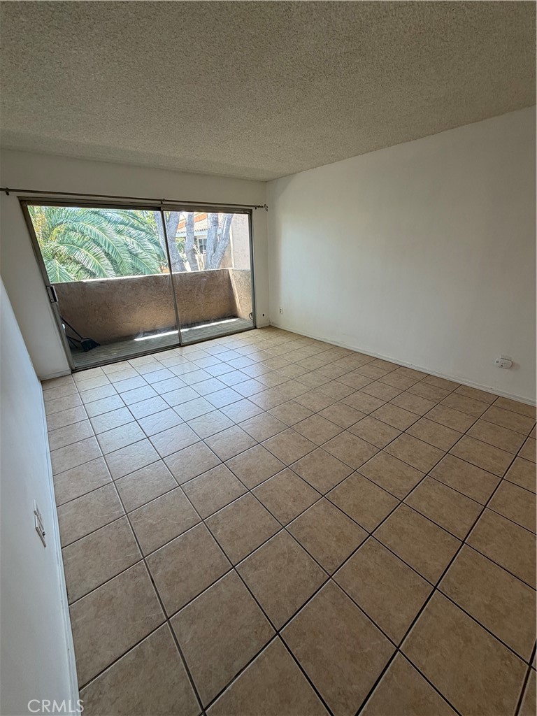 1101 W Macarthur Blvd 296