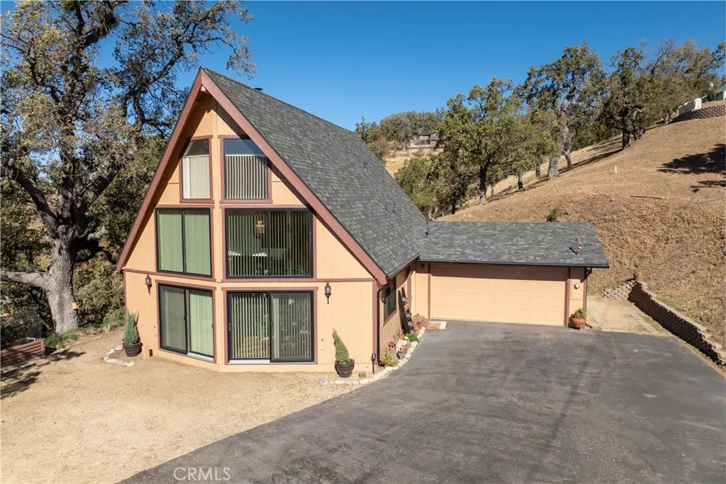 Tehachapi, California 93561, United States, 3 Bedrooms Bedrooms, ,2 BathroomsBathrooms,Residential,Active,242211