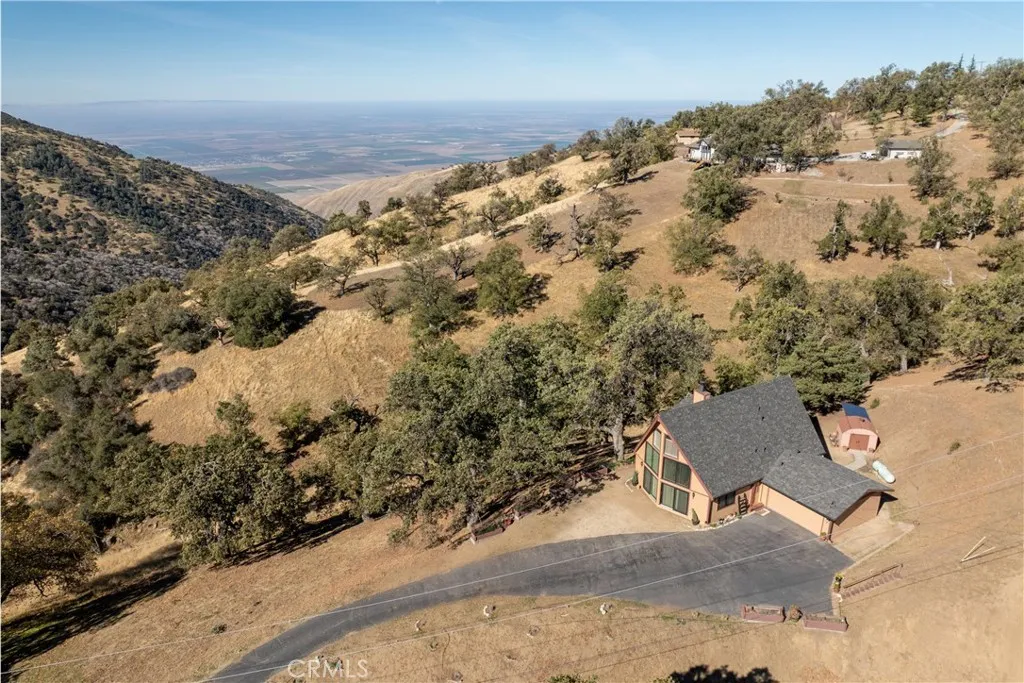 Tehachapi, California 93561, United States, 3 Bedrooms Bedrooms, ,2 BathroomsBathrooms,Residential,Active,242211