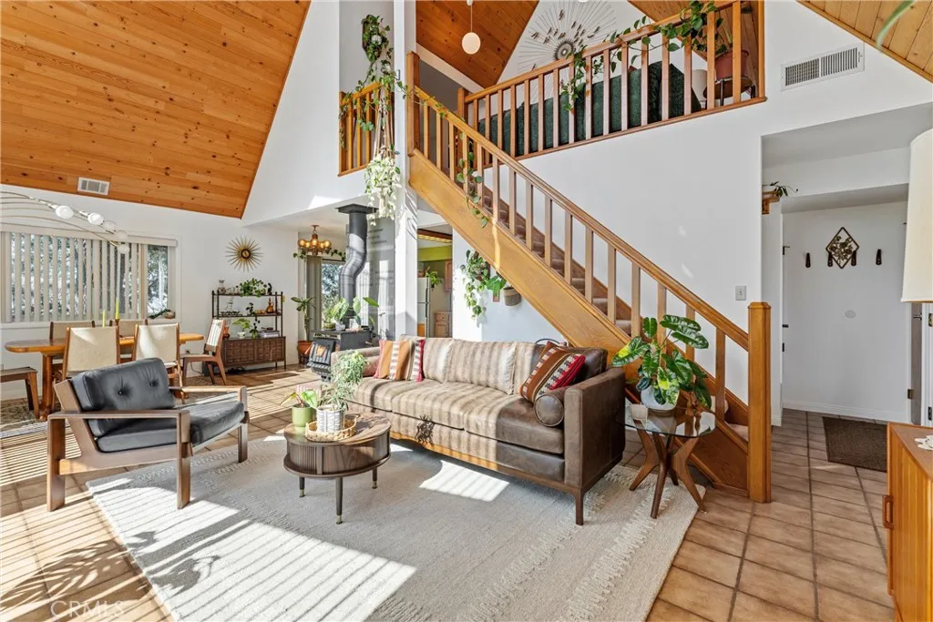 Tehachapi, California 93561, United States, 3 Bedrooms Bedrooms, ,2 BathroomsBathrooms,Residential,Active,242211