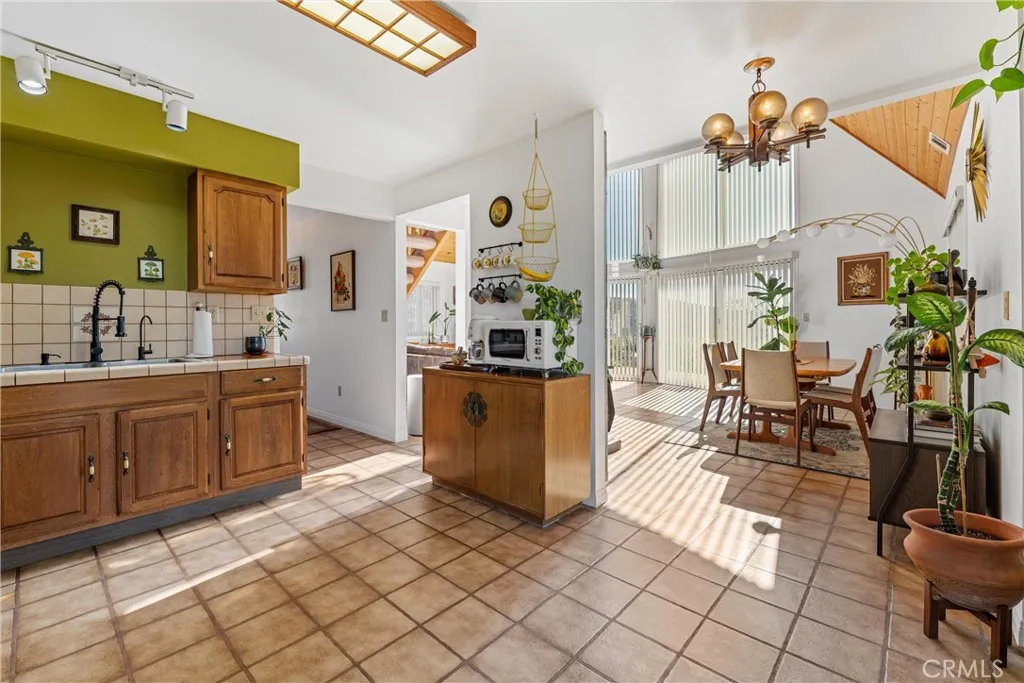 Tehachapi, California 93561, United States, 3 Bedrooms Bedrooms, ,2 BathroomsBathrooms,Residential,Active,242211