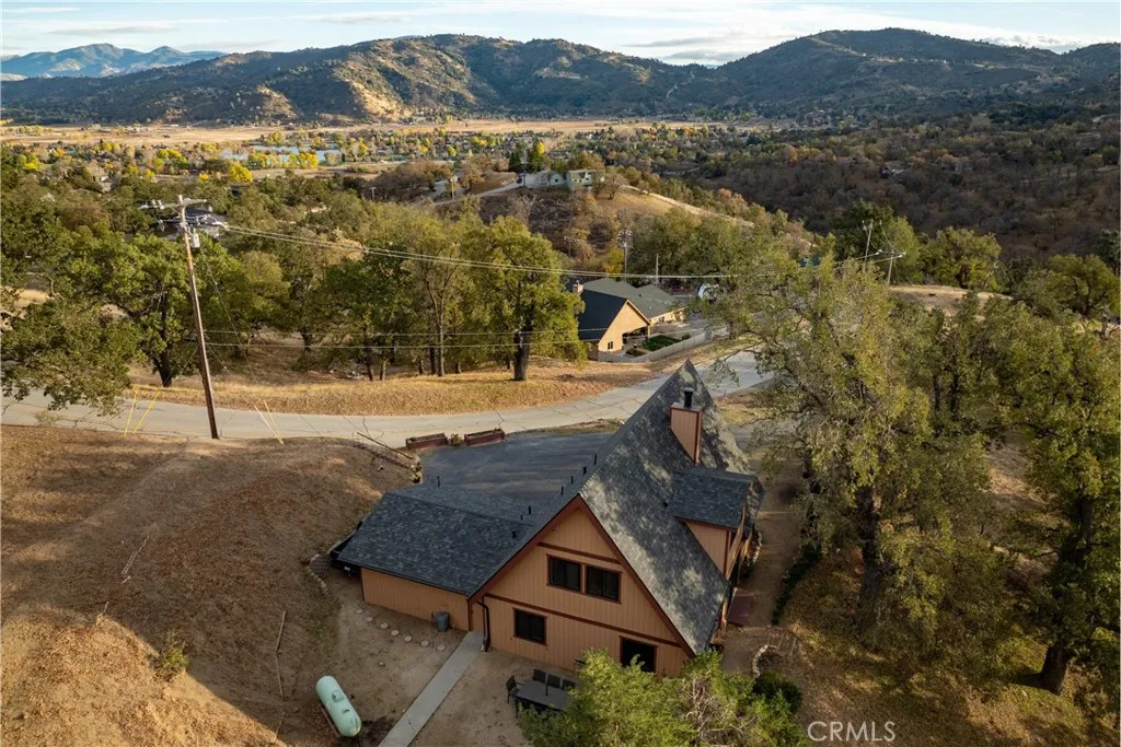 Tehachapi, California 93561, United States, 3 Bedrooms Bedrooms, ,2 BathroomsBathrooms,Residential,Active,242211