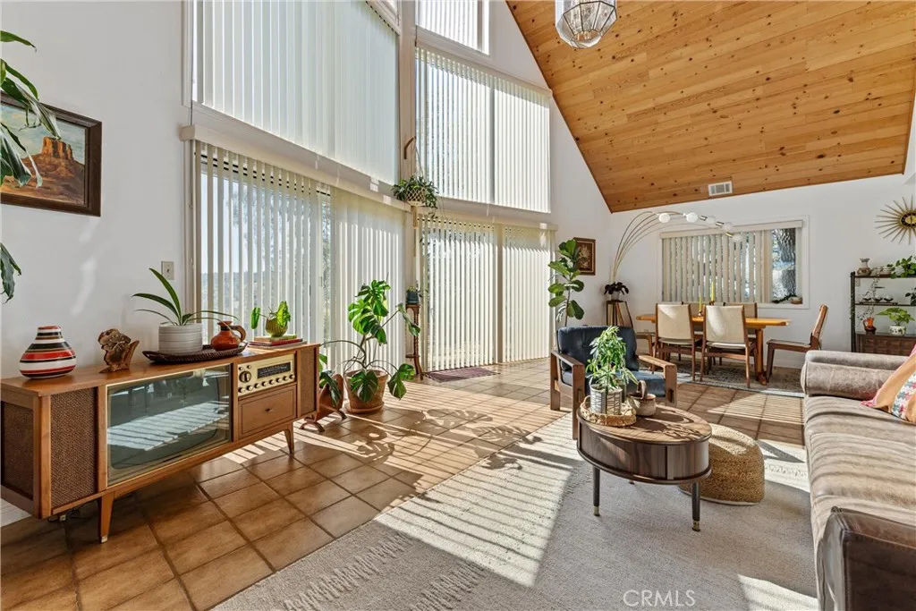 Tehachapi, California 93561, United States, 3 Bedrooms Bedrooms, ,2 BathroomsBathrooms,Residential,Active,242211