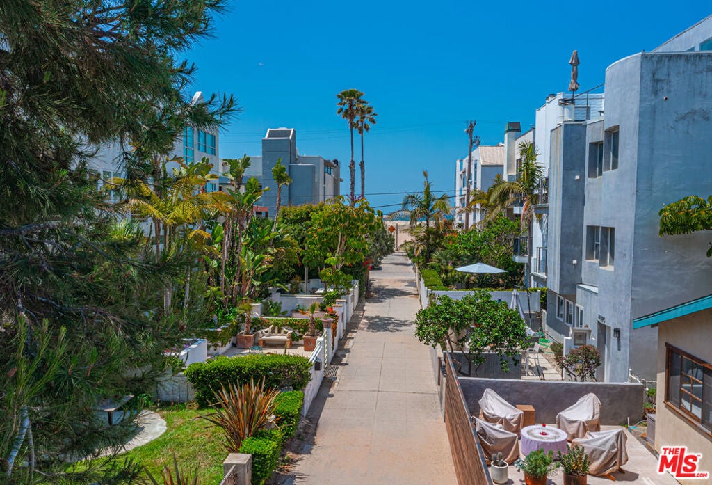 21 Voyage Street