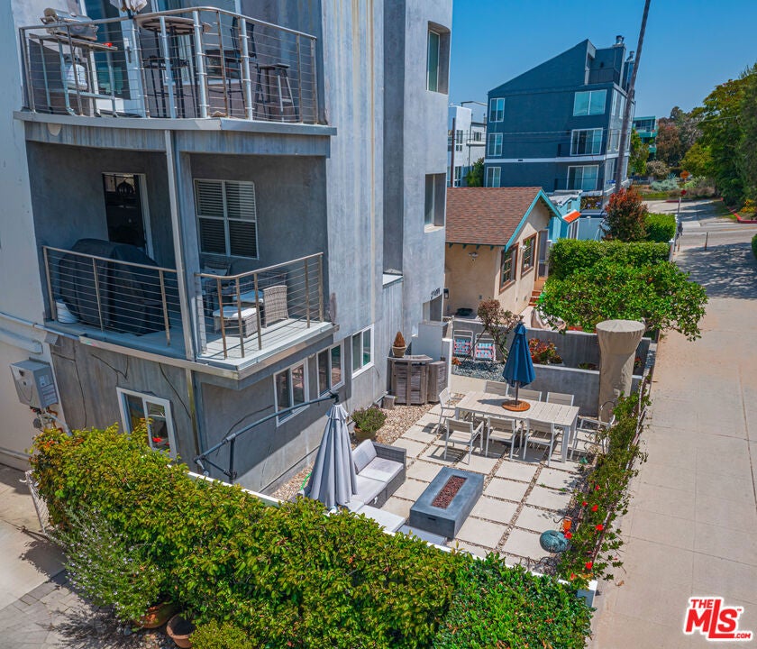 21 Voyage Street