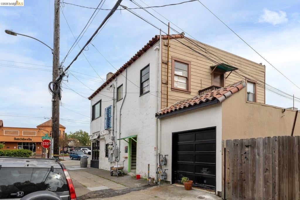 4935 Shattuck Ave