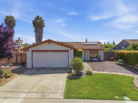 Photo of 1930 Vine Drive, Fairfield, CA 94533 (MLS # ML82043816)