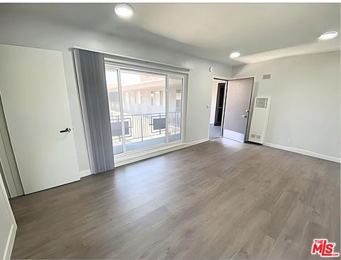 Photo of 228 S Mariposa Avenue #17, Los Angeles, CA 90004 (MLS # 26845593)
