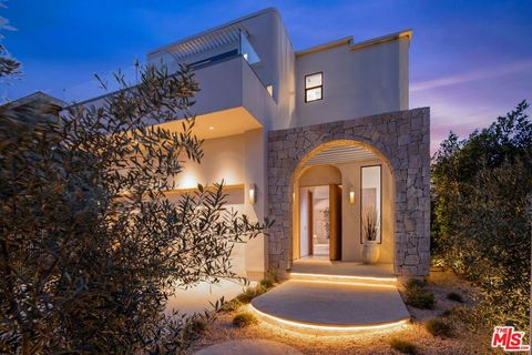 Photo of 517 N Martel Avenue, Los Angeles, CA 90036 (MLS # 25629335)