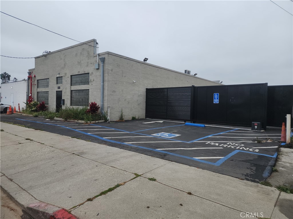 This is a small (approximately 750 Sq. Feet ) space surrounded by Industrial businesses. Best use would probably be for storage or something like
a small woodworking space or, a work studio. One car off street parking space next to the unit.