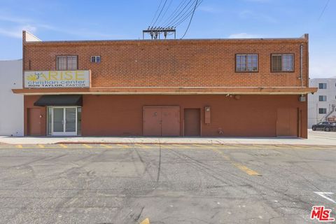 Photo of 6949 La Tijera Boulevard #C2, Los Angeles, CA 90045 (MLS # 26846957)