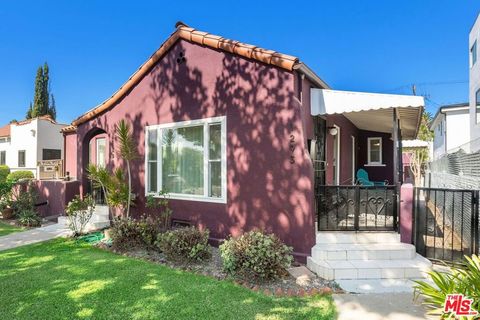 Photo of 1293 S Sycamore Avenue, Los Angeles, CA 90019 (MLS # 26861303)