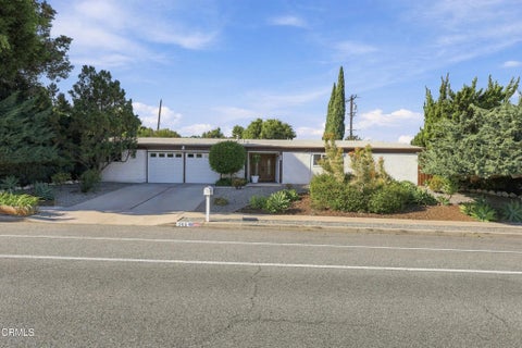 Photo of 388 E Gainsborough Road, Thousand Oaks, CA 91360 (MLS # V1-39373)