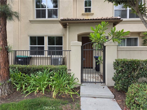 Photo of 76 Trailing Vine, Irvine, CA 92602 (MLS # IV26209632)
