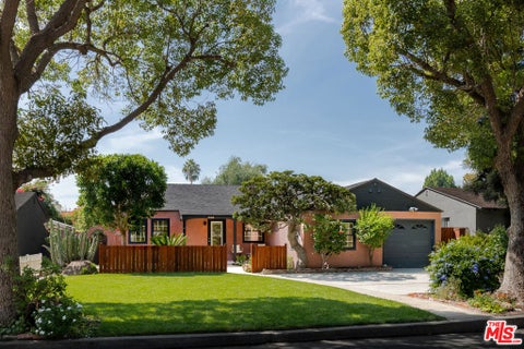 Photo of 717 N Valley Street, Burbank, CA 91505 (MLS # 26994519)