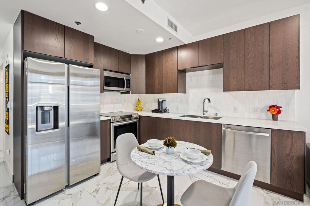 427 9Th Ave 707