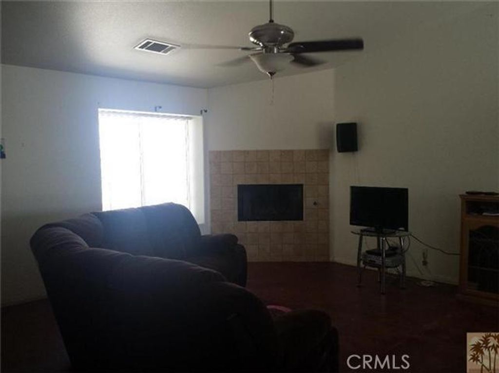 listing image 130728347519421628216