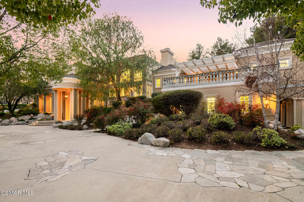 907 Vista Ridge Lane