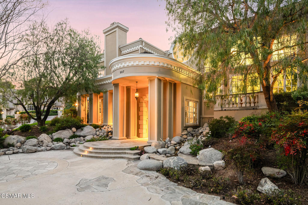 907 Vista Ridge Lane