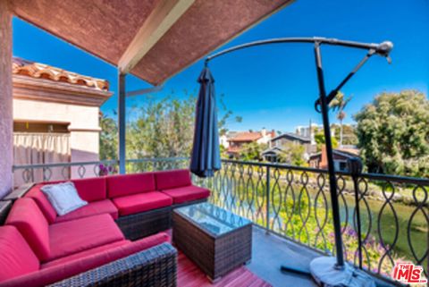 Photo of 225 Sherman Canal Ct, Venice, CA 90291 (MLS # 25541091)