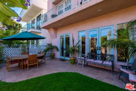 Photo of 225 Sherman Canal Ct, Venice, CA 90291 (MLS # 25541091)