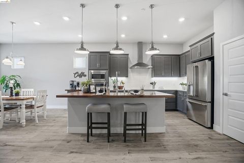 Photo of 1820 Morello Dr Dr, Brentwood, CA 94513 (MLS # 41126866)