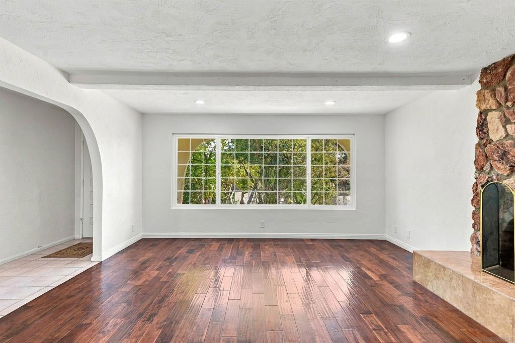 1132 S Rancho Santa Fe Rd