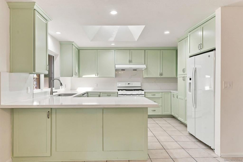 1132 S Rancho Santa Fe Rd