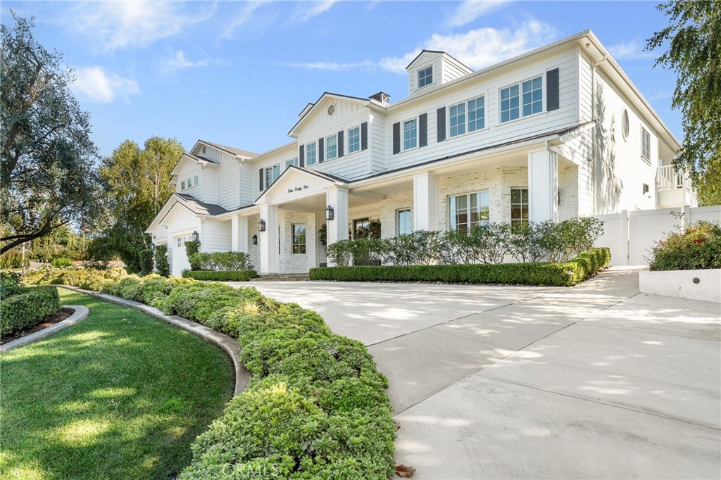546 E Mariposa Drive