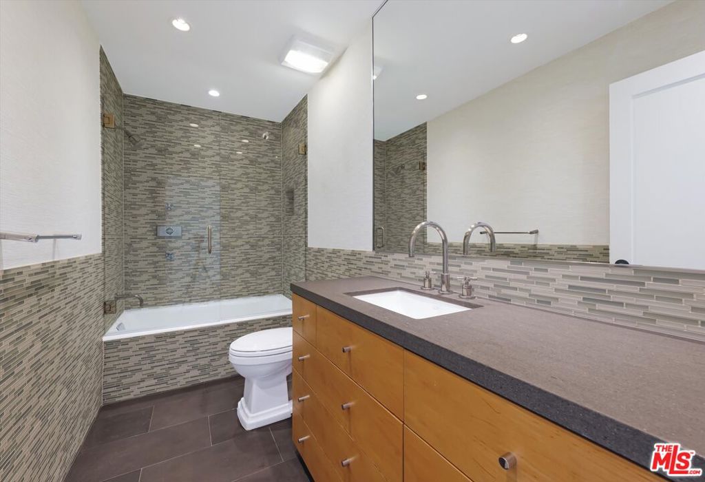 6789 Shearwater Lane