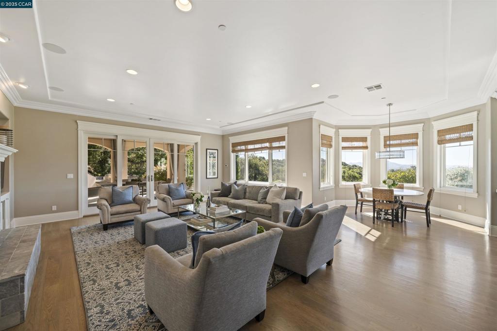 ORINDA DOWNS - Residential