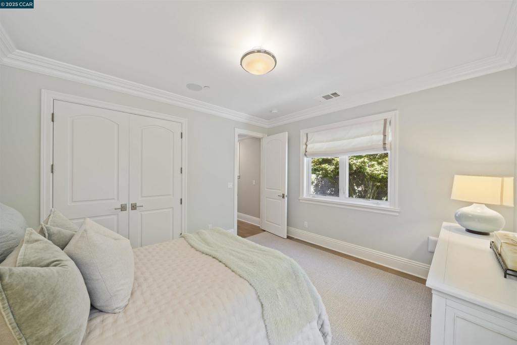 ORINDA DOWNS - Residential