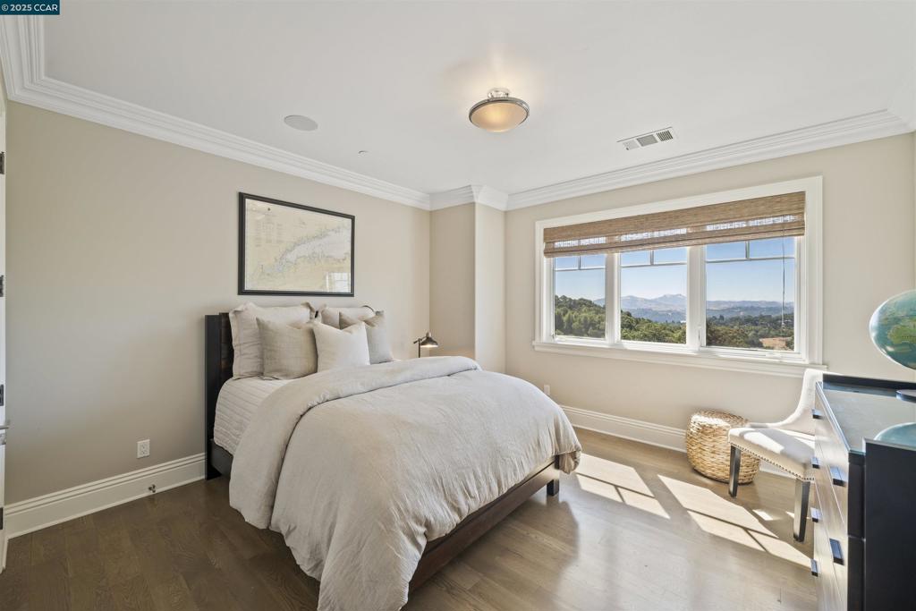 ORINDA DOWNS - Residential