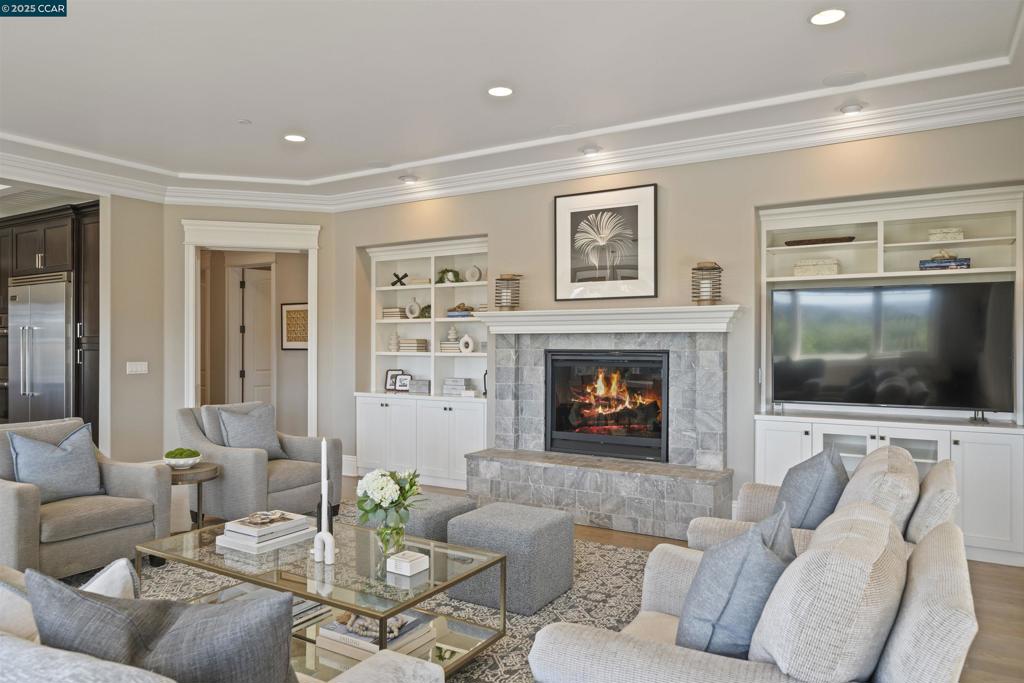 ORINDA DOWNS - Residential