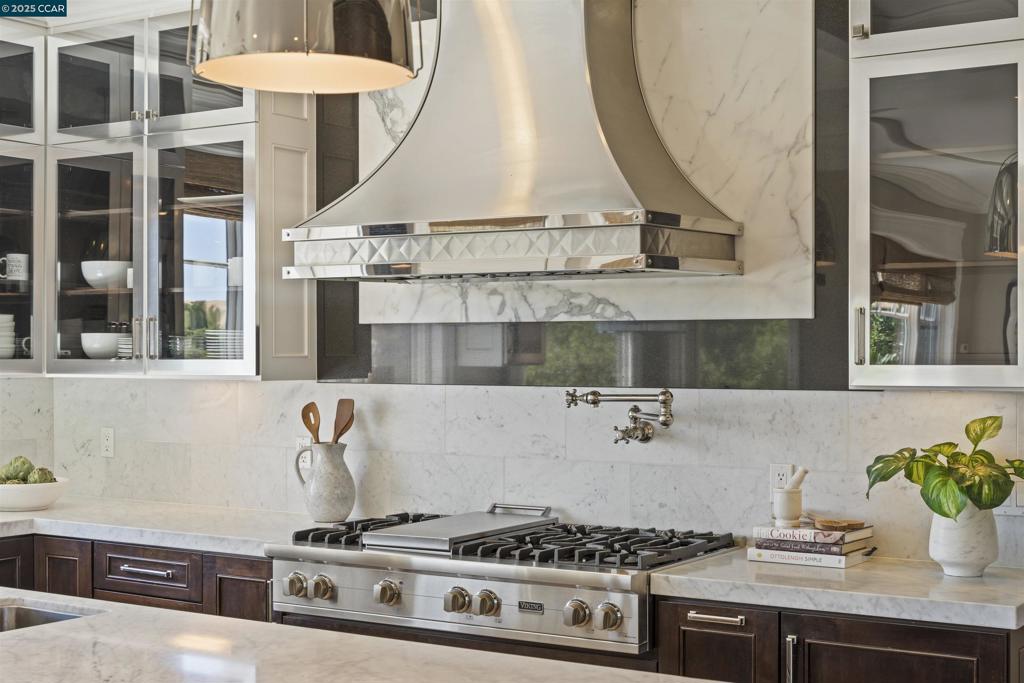 ORINDA DOWNS - Residential