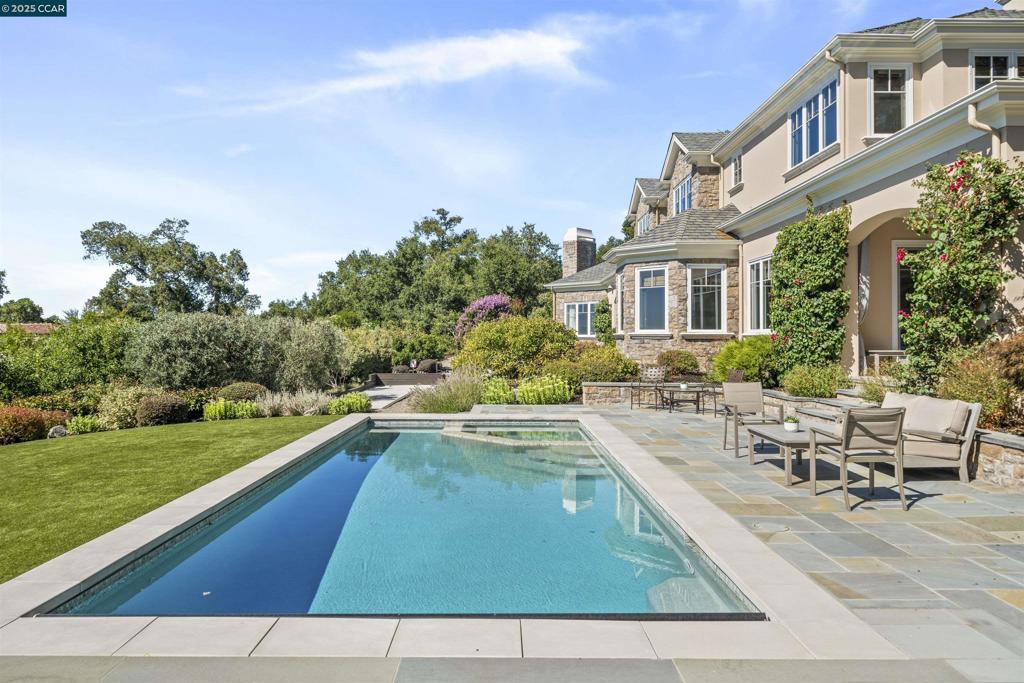 ORINDA DOWNS - Residential