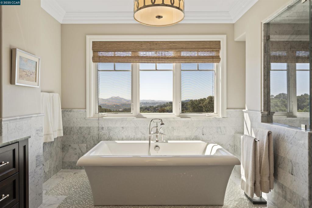 ORINDA DOWNS - Residential