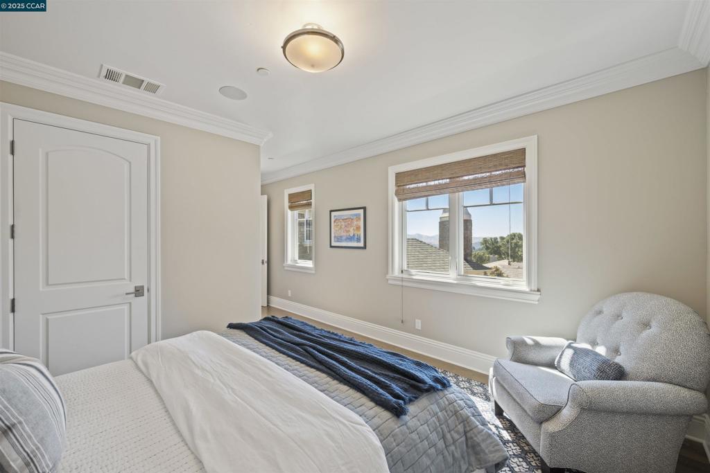 ORINDA DOWNS - Residential