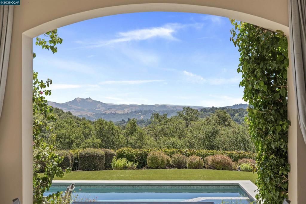 ORINDA DOWNS - Residential