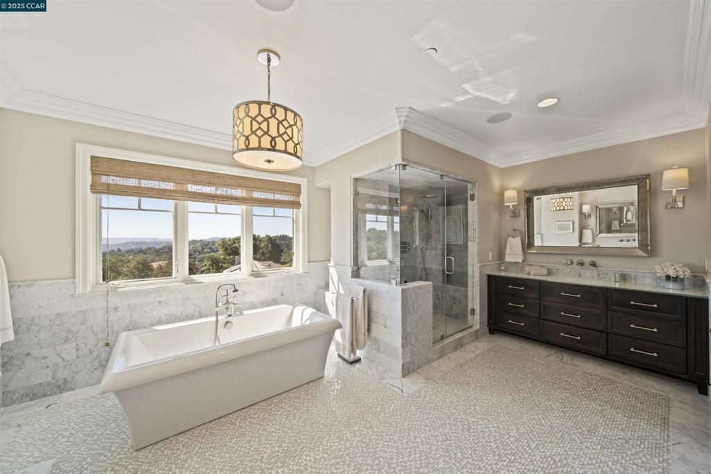 ORINDA DOWNS - Residential