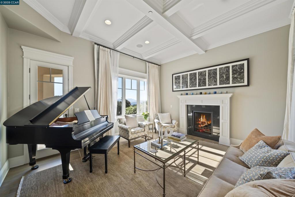 ORINDA DOWNS - Residential