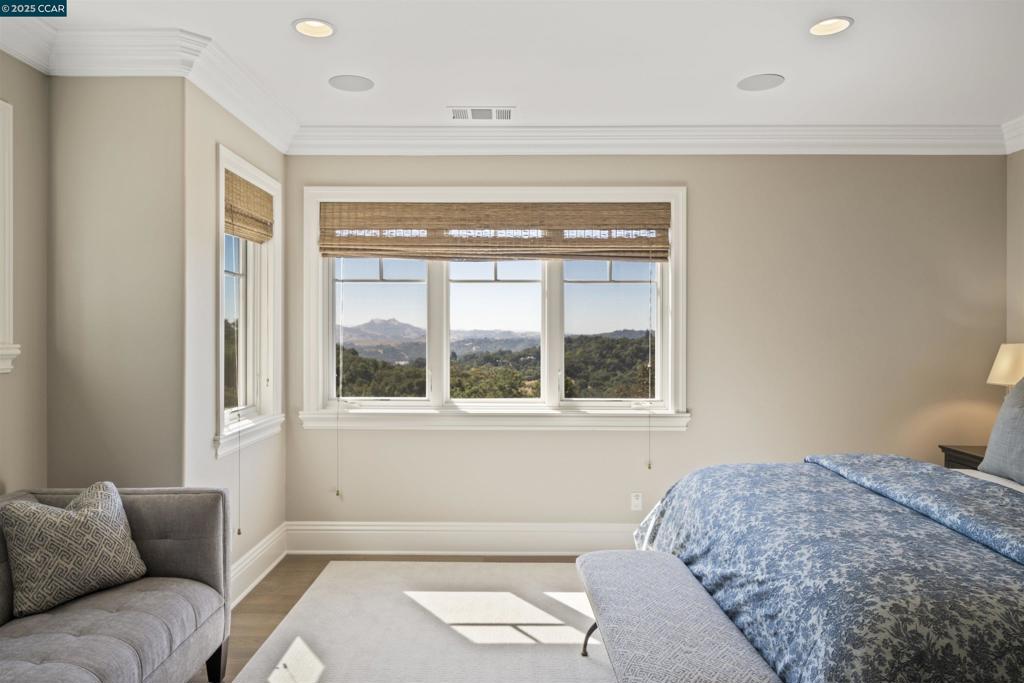 ORINDA DOWNS - Residential