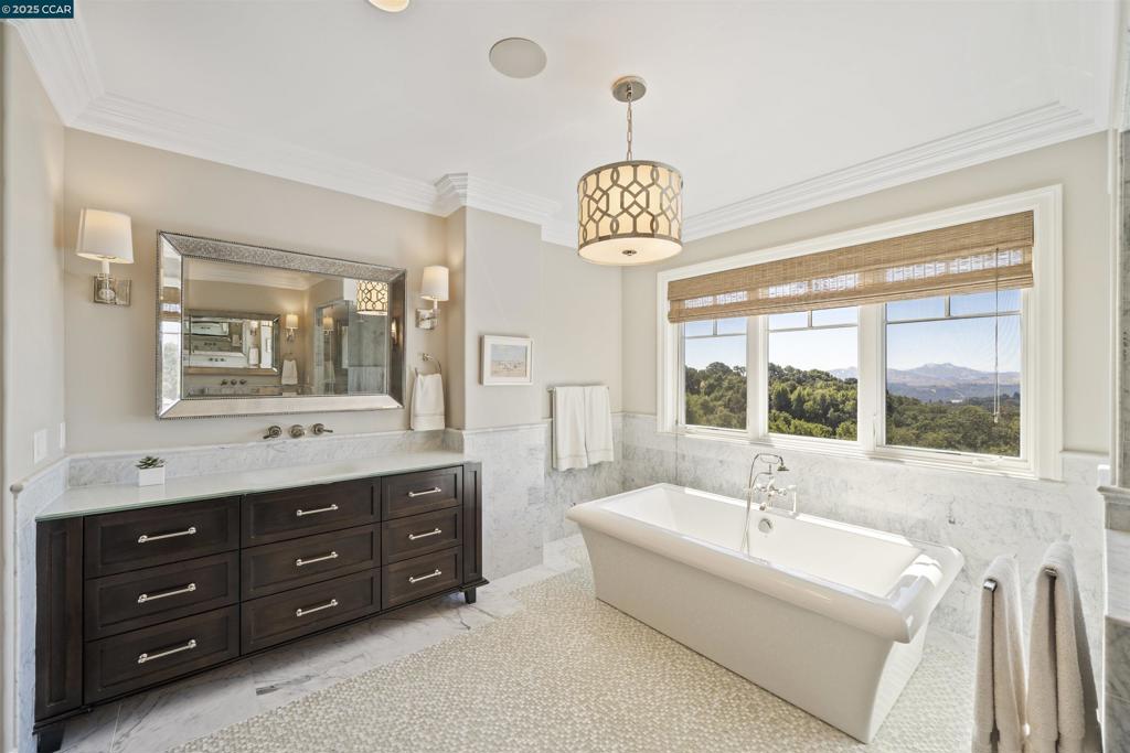 ORINDA DOWNS - Residential