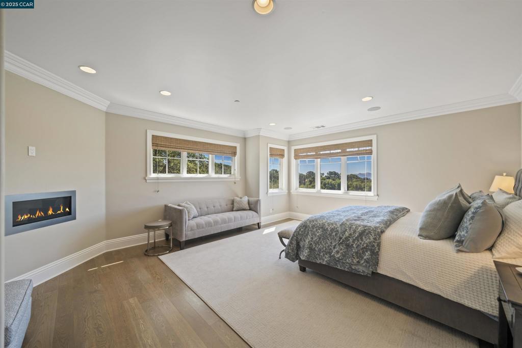 ORINDA DOWNS - Residential