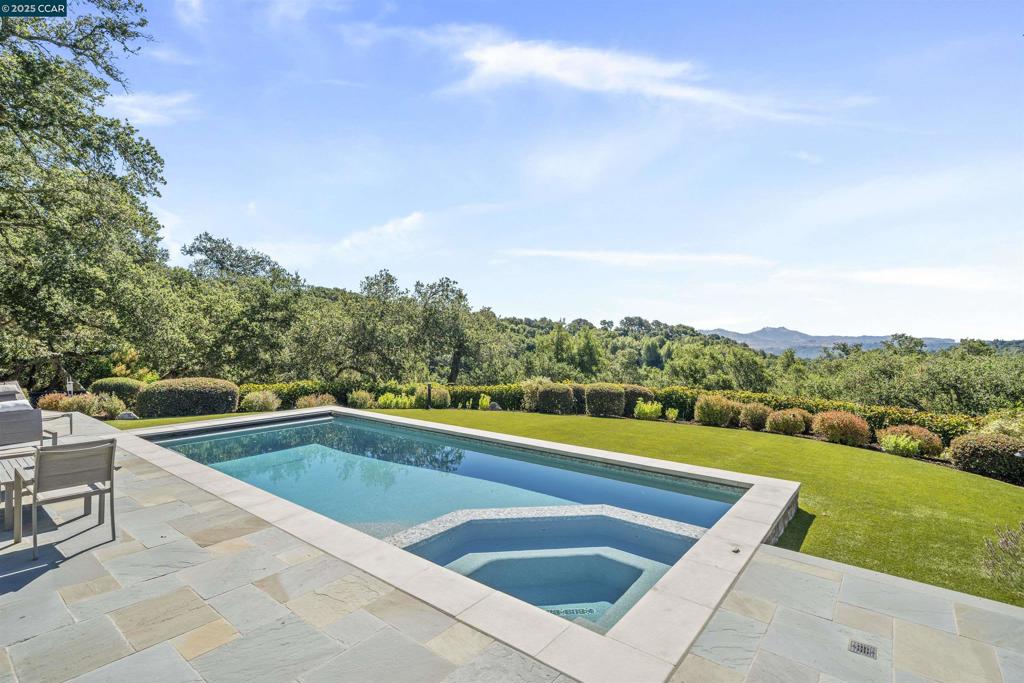 ORINDA DOWNS - Residential