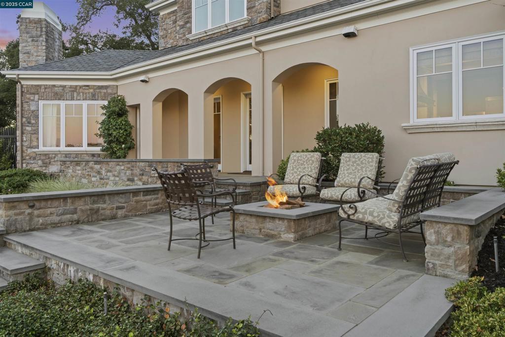 ORINDA DOWNS - Residential