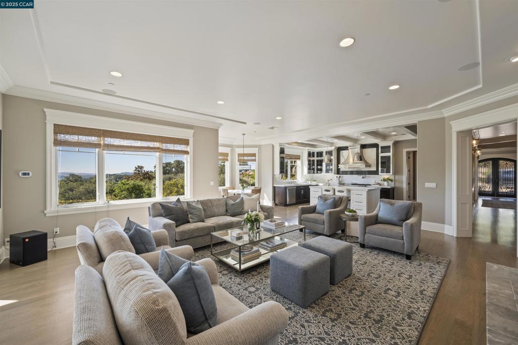 ORINDA DOWNS - Residential