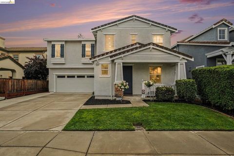 Photo of 241 Yellow Rose Cir Cir, Oakley, CA 94561 (MLS # 41129482)
